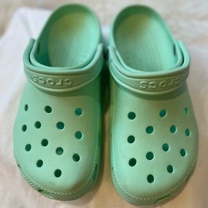 CROCS Neo Mint Green *discontinued color* Mens 7, Womens 9